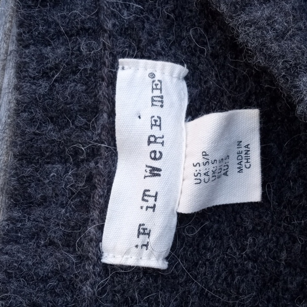 Women's Gray Alpaca Sweater with Deer Design - Picture 7 of 13